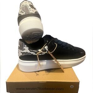 NIB Seven7 Miki low top platform sneakers‎ size 9 women's